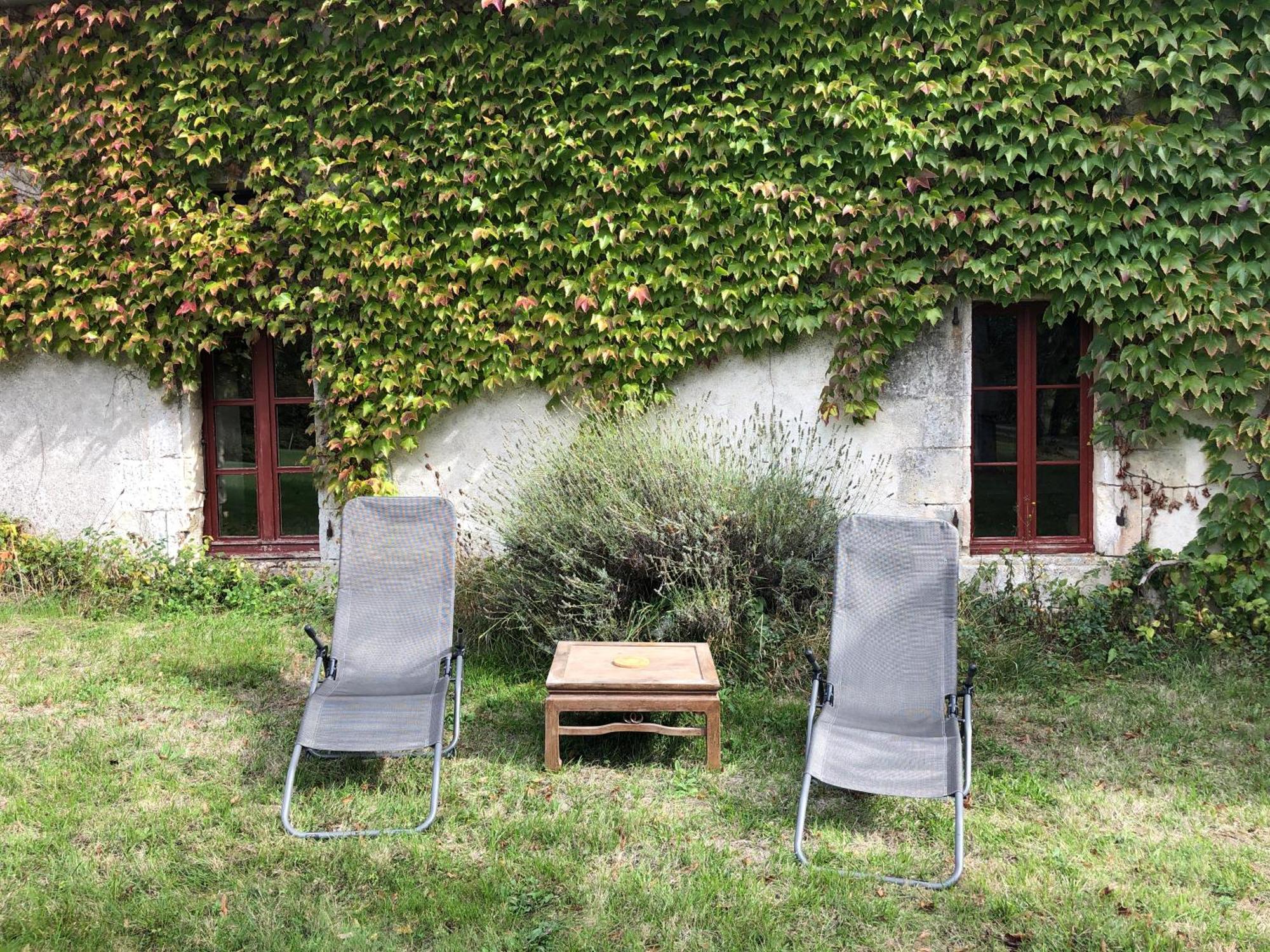 Gite De L'Edelinie Nanteuil-Auriac-de-Bourzac Exterior photo